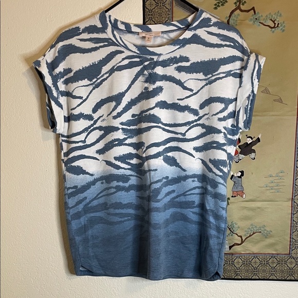 Como Vintage Blue and White Patterned Muscle Tee - Picture 2 of 5